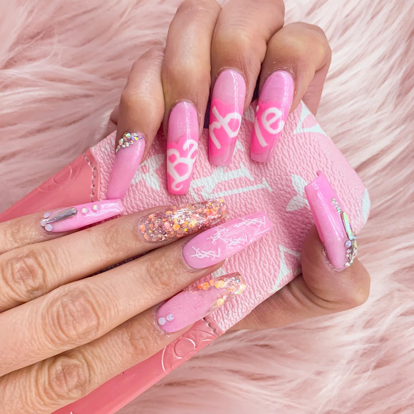 30 Fabulous Barbie Nails To Keep Up With The Barbiecore Trend - 209